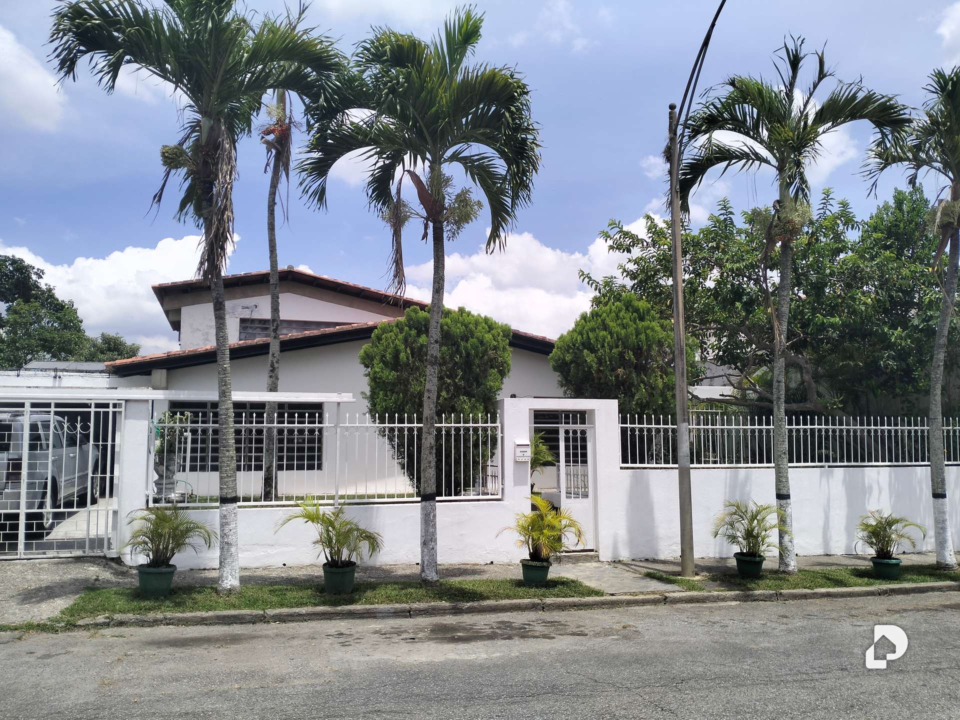 House in Lomas De La Trinidad, Caracas – 2