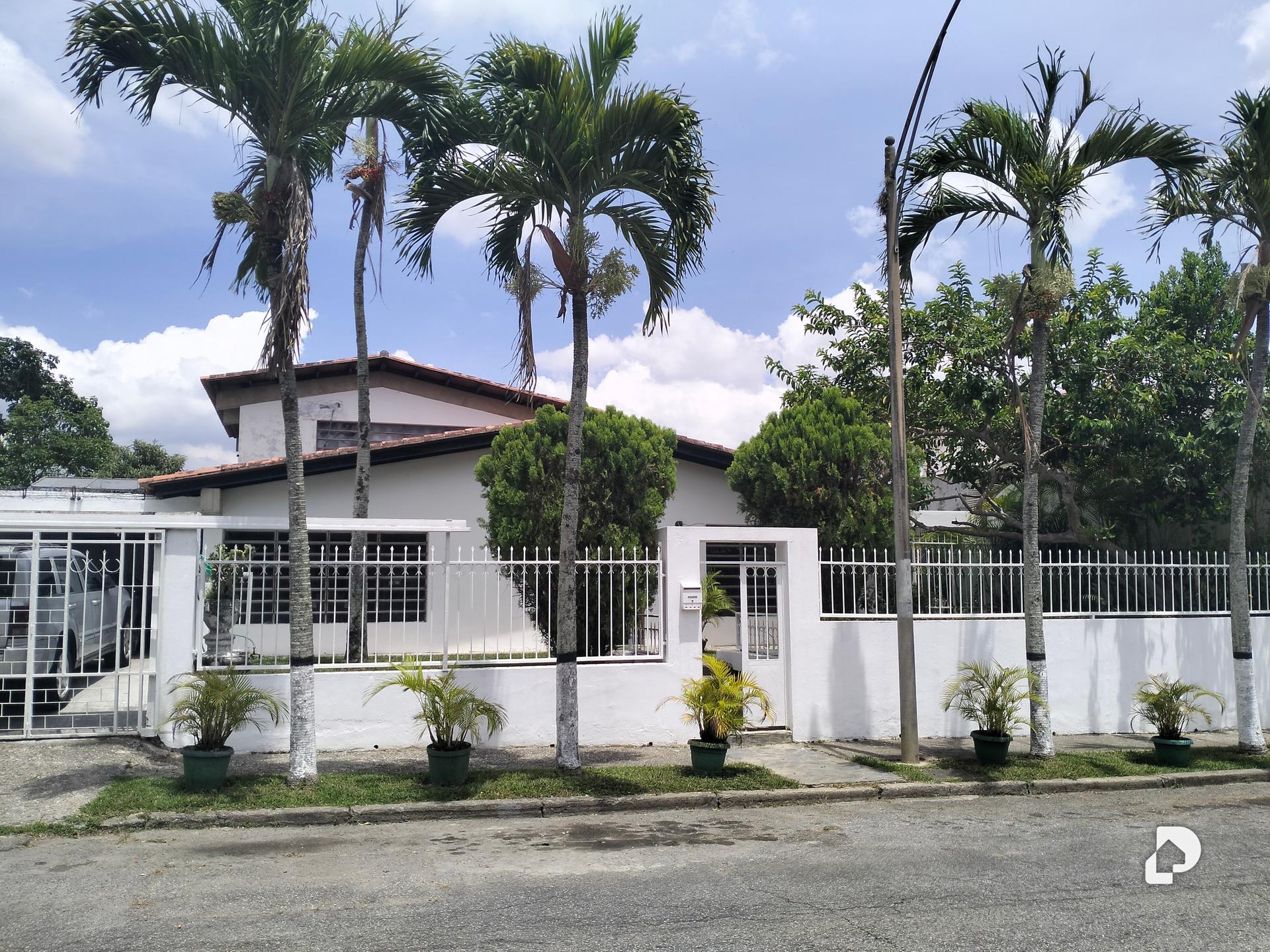 House in Lomas De La Trinidad, Caracas – 2