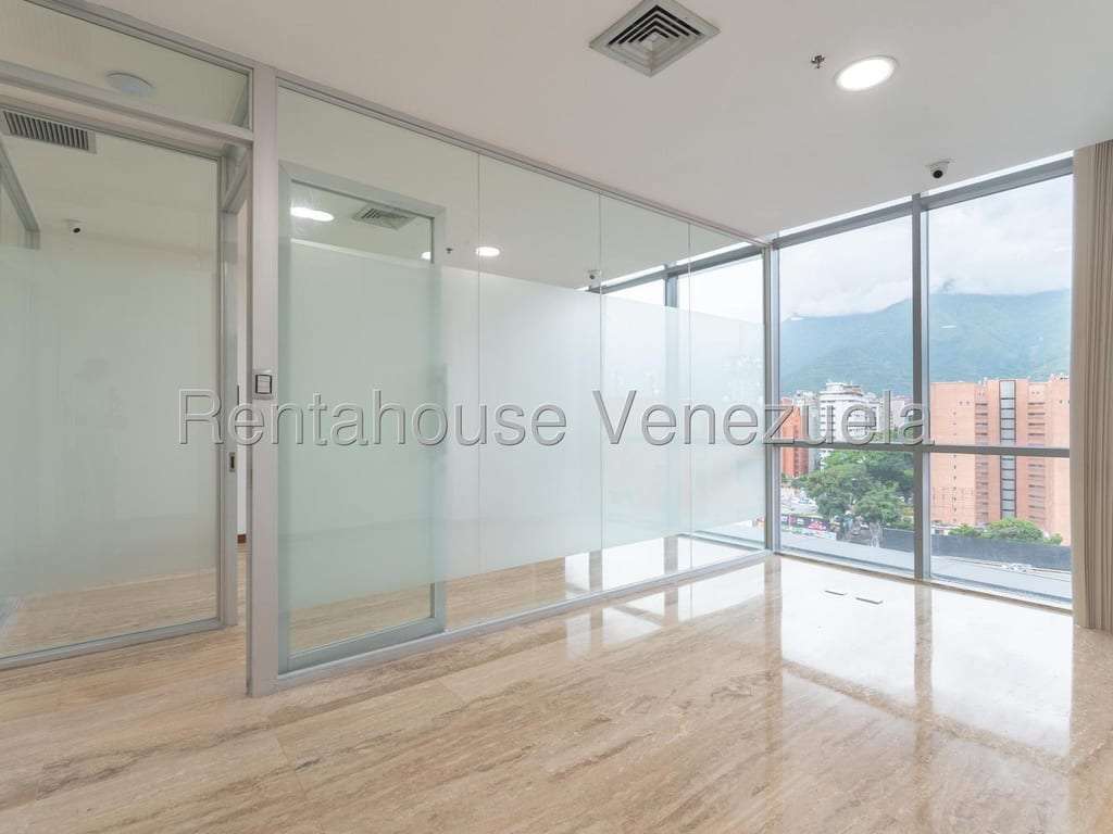 Oficina en Las Mercedes, Caracas - 1