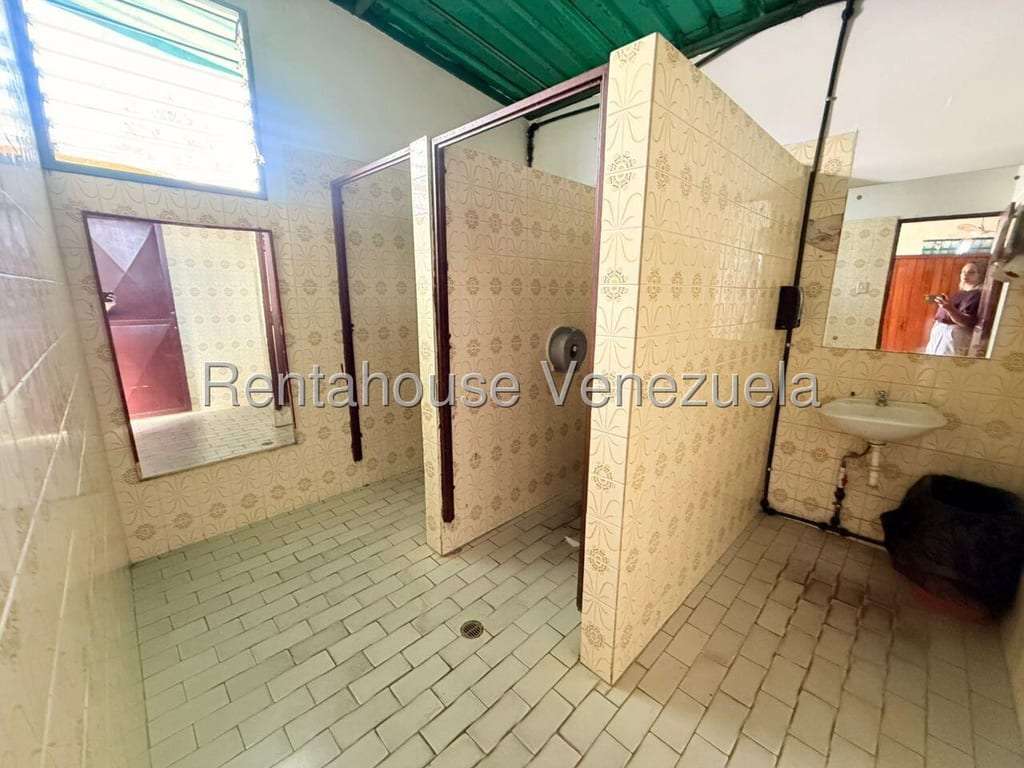 Local comercial en Hoyo de la Puerta, Caracas