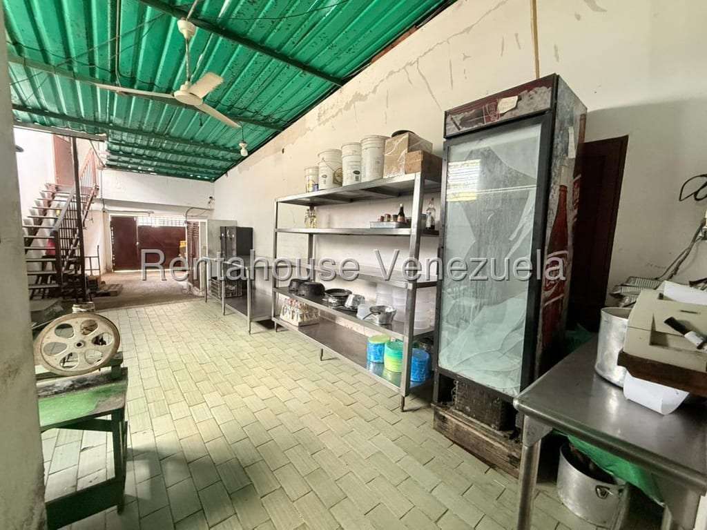 Local comercial en Hoyo de la Puerta, Caracas