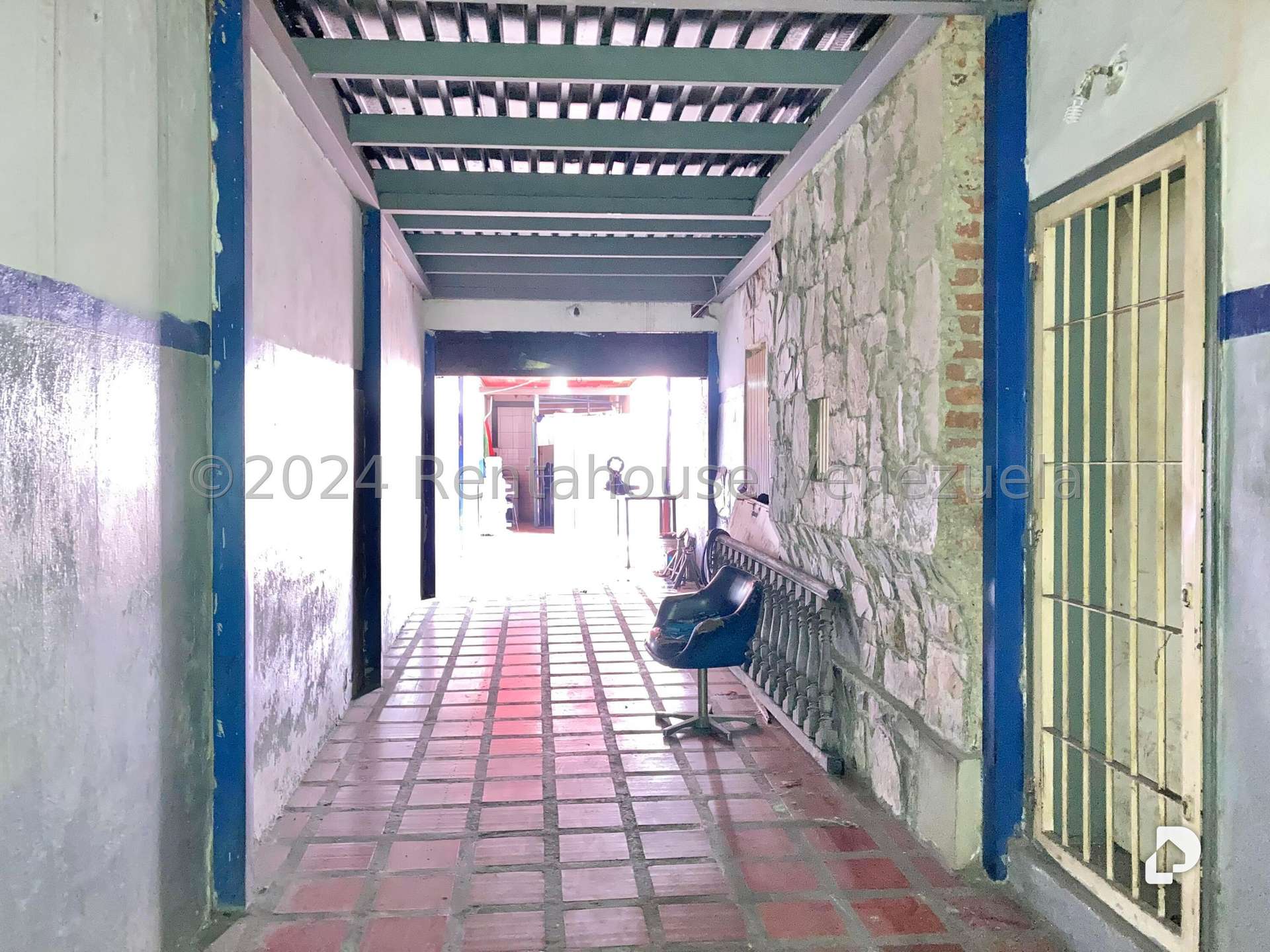 Local comercial en El Paraíso, Caracas – 22