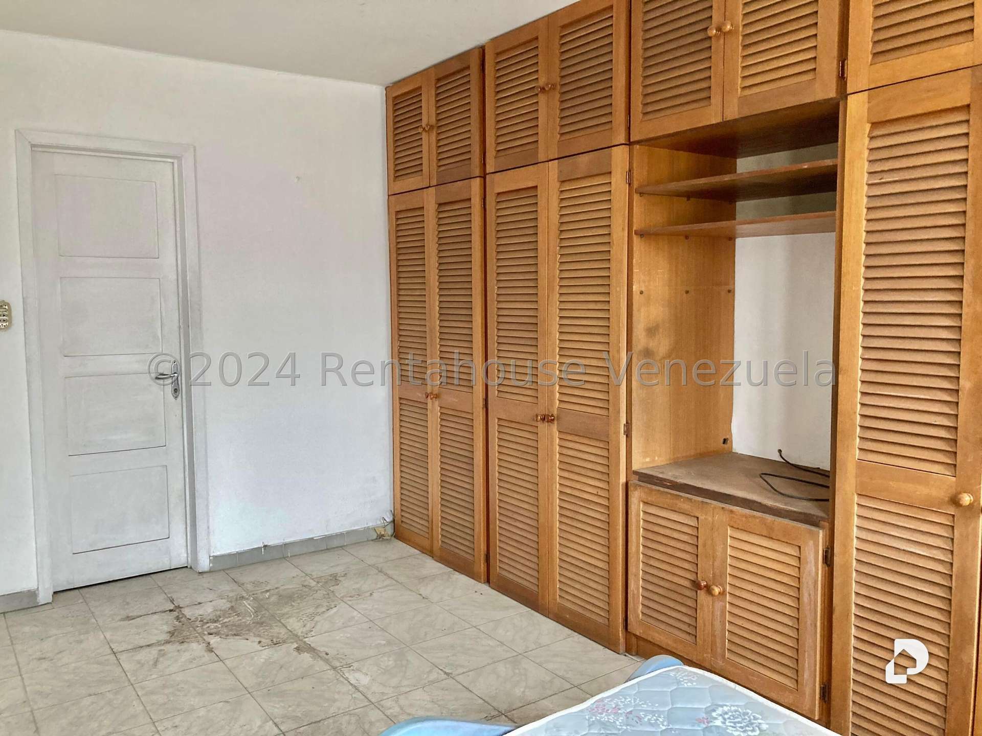 Local comercial en El Paraíso, Caracas – 25