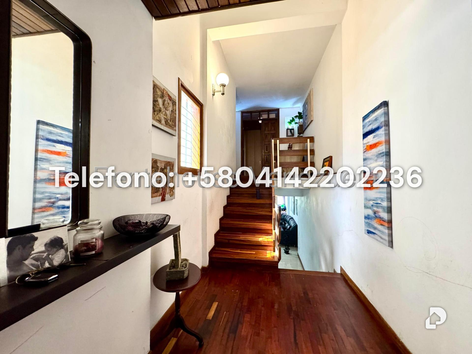 Casa en Lomas De La Trinidad, Caracas – 2