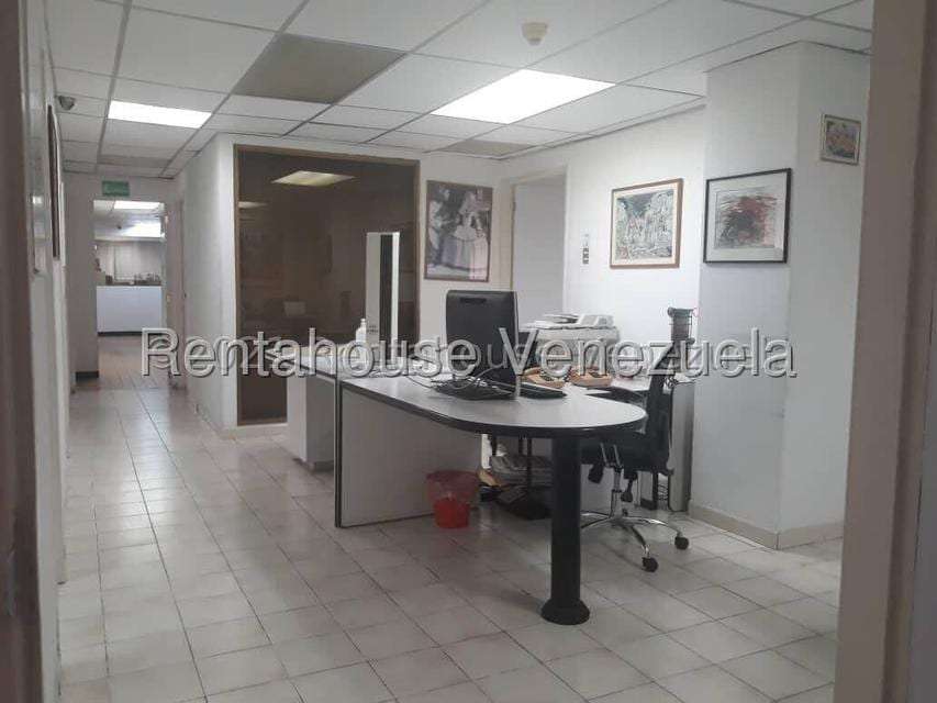 Edificio en La Urbina, Caracas