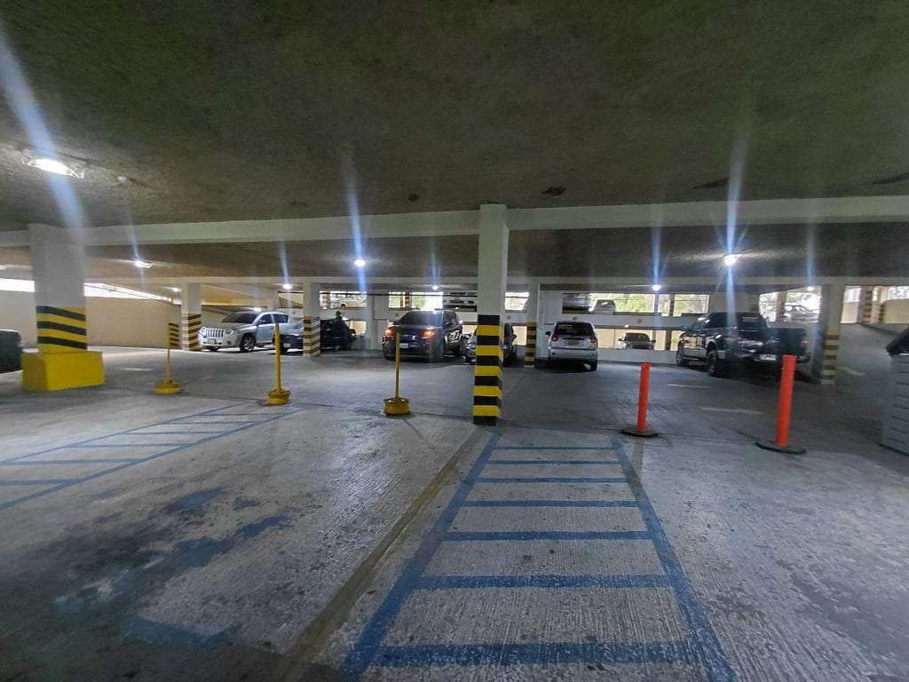 Local comercial en Av. Bolívar Norte, Valencia - 1