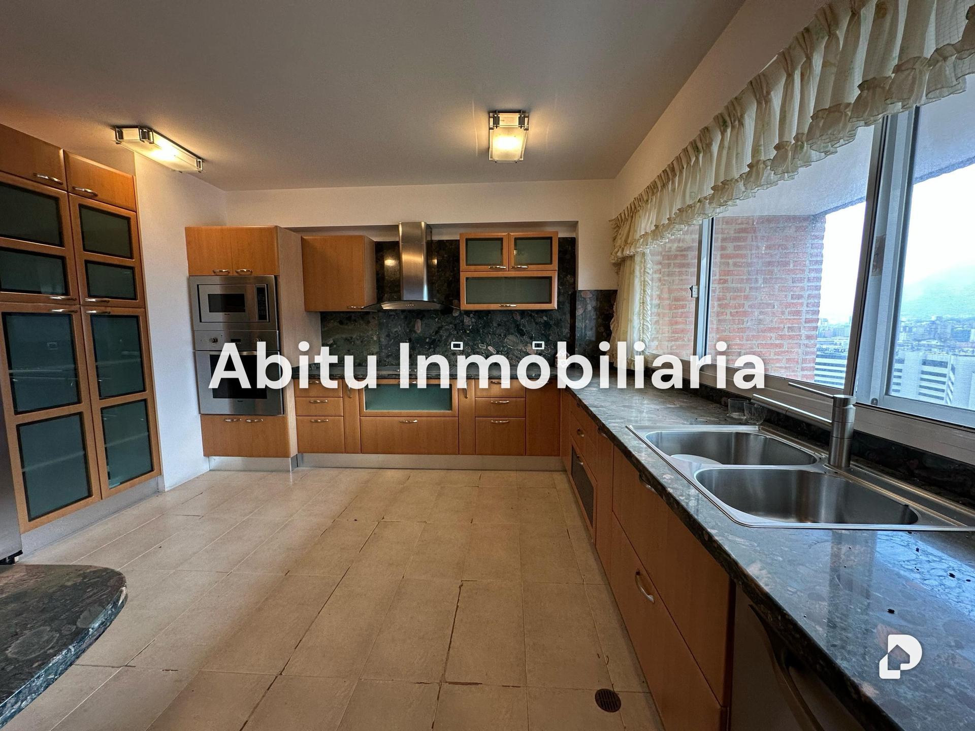Apartment in Lomas de Chuao, Caracas – 5