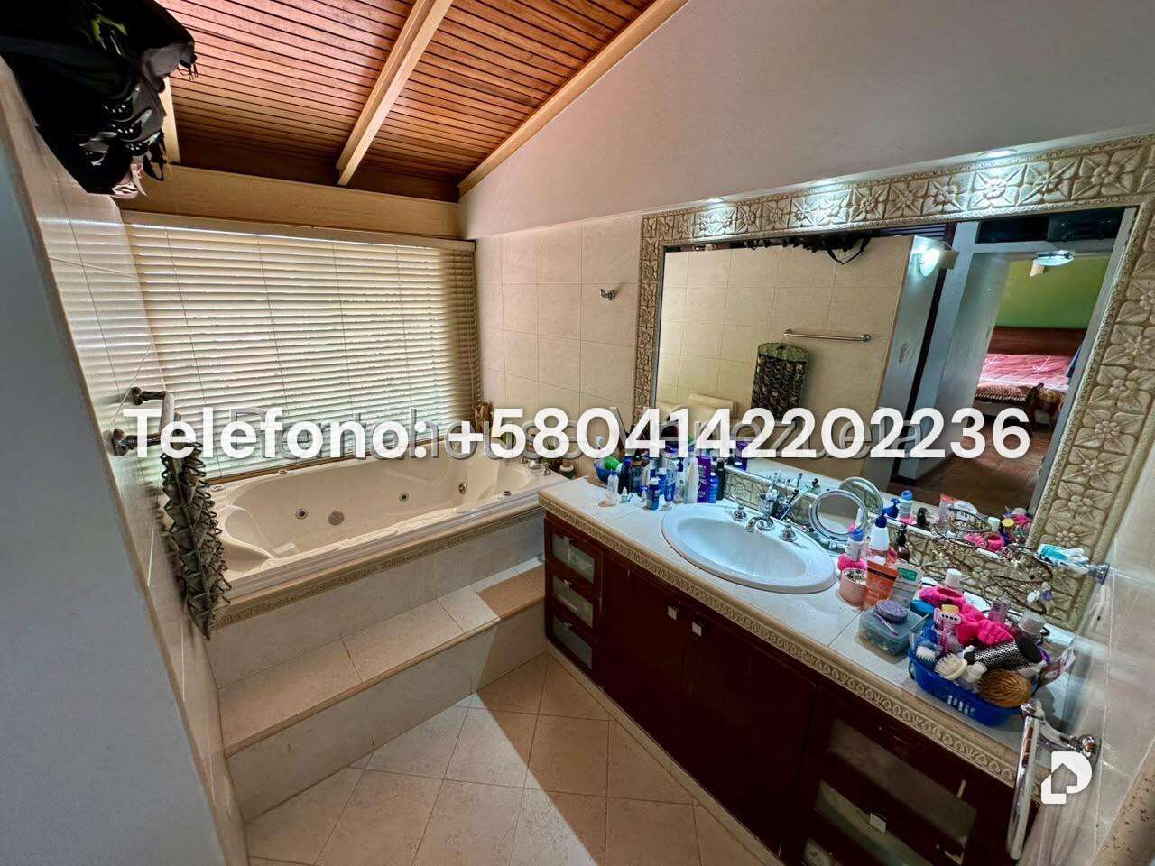 Casa en Lomas De La Trinidad, Caracas – 13