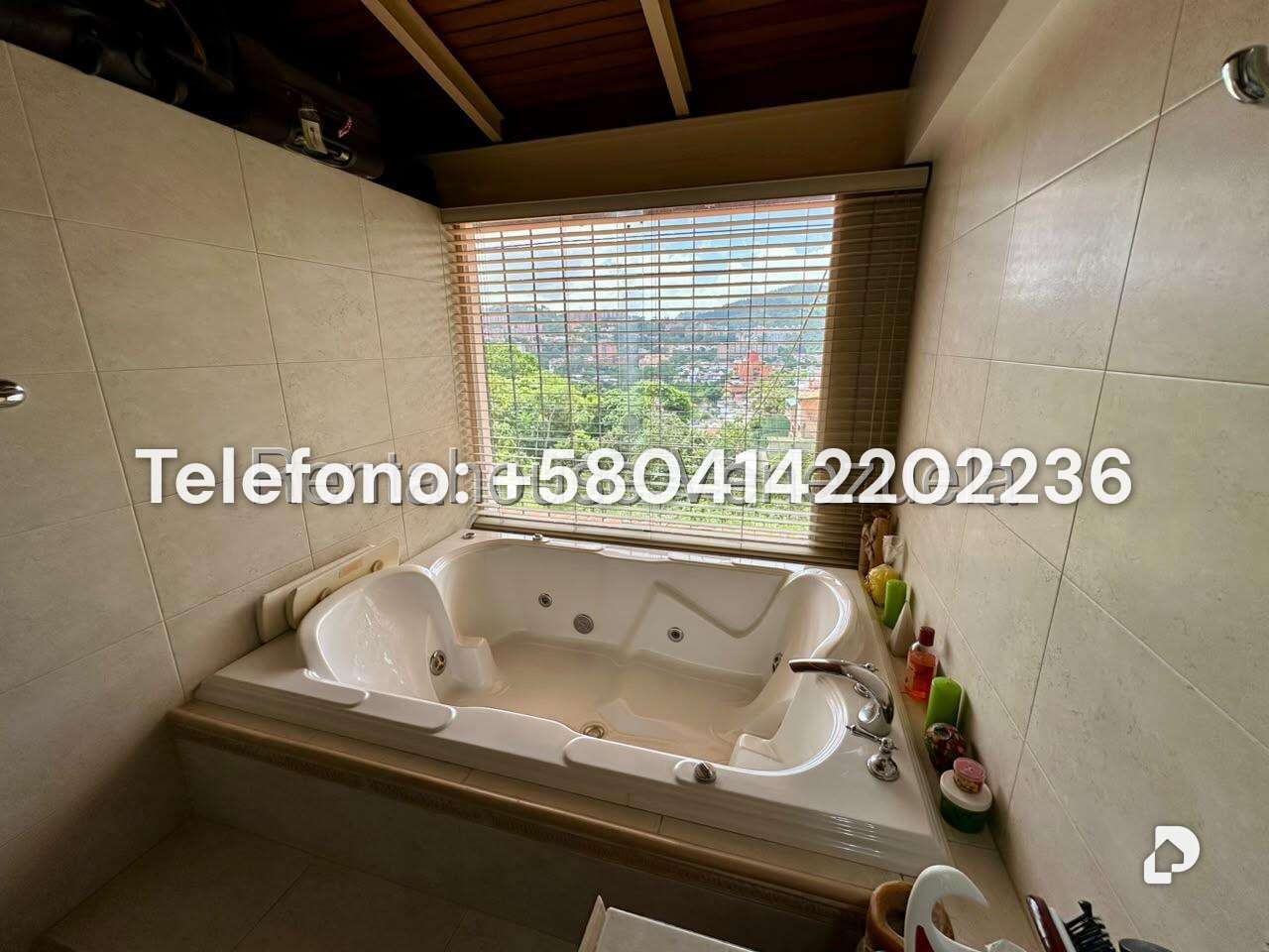 Casa en Lomas De La Trinidad, Caracas – 27