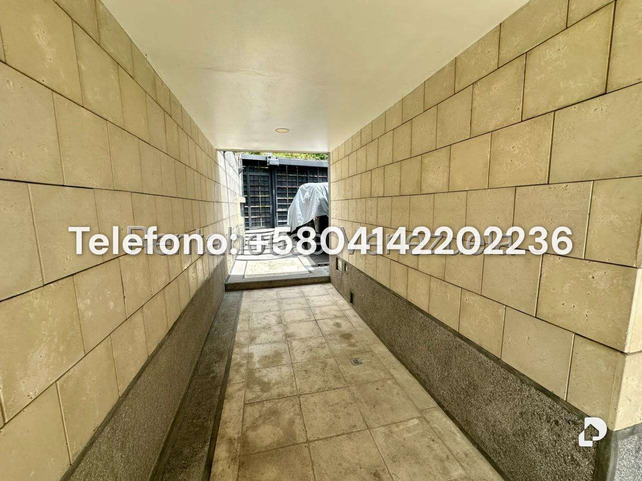 Casa en Lomas De La Trinidad, Caracas – 39