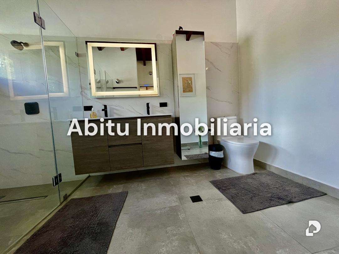 Casa en Colinas de Tamanaco, Caracas – 24