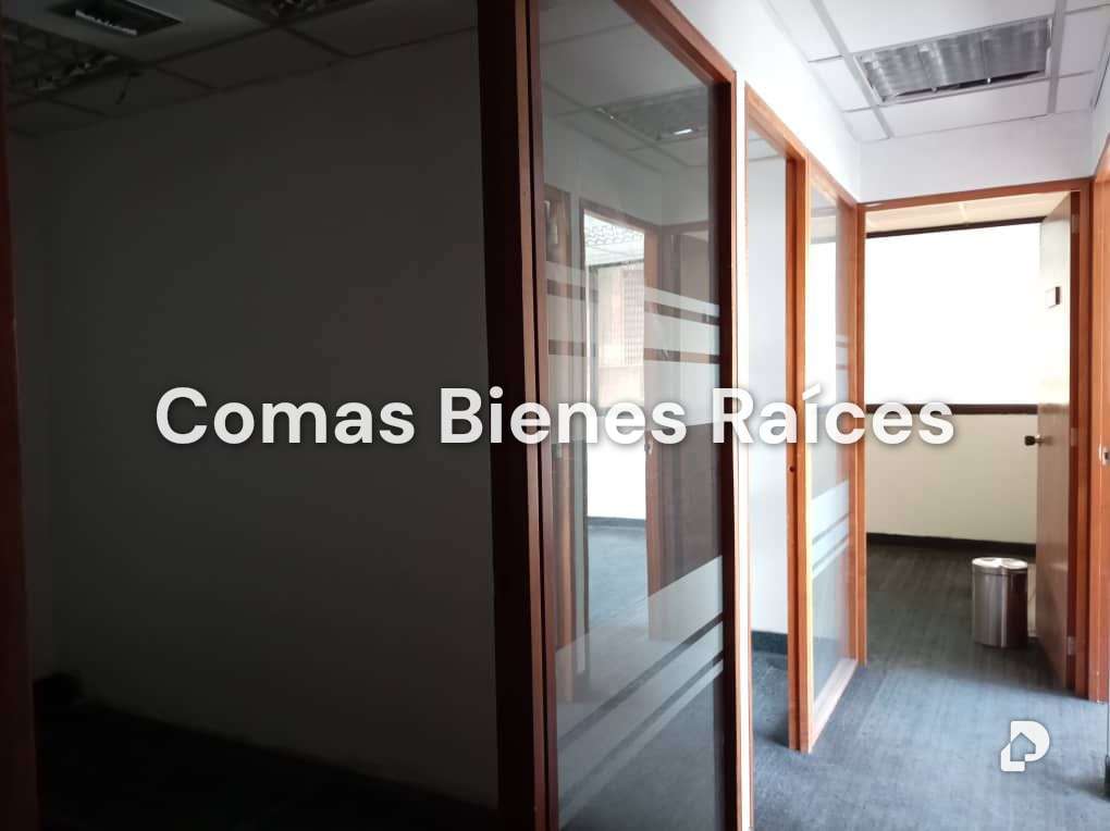 Oficina en Los Cortijos de Lourdes, Caracas – 1