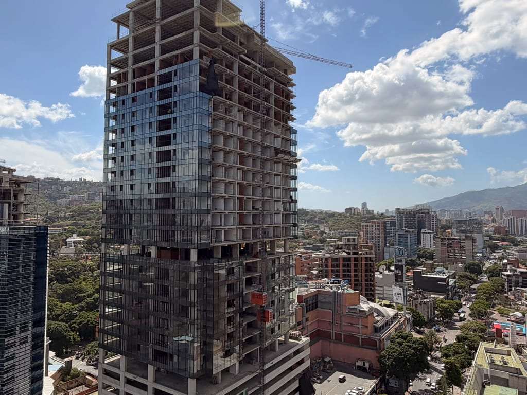 Oficina en Las Mercedes, Caracas - 1