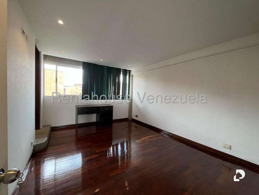 Apartment in Lomas de La Lagunita, Caracas – 7