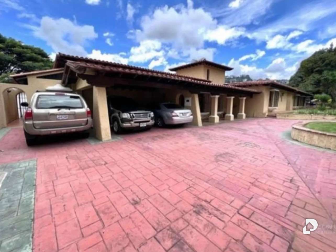 Casa en Cerro Verde, Caracas – 12