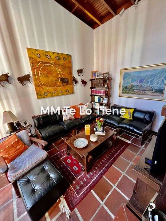 House in La Lagunita, Caracas – 13