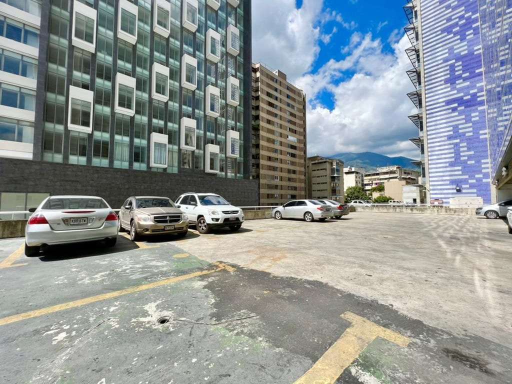 Garage/Parking in La Castellana, Caracas - 1