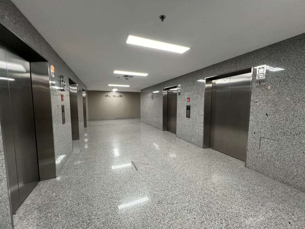 Oficina en Las Mercedes, Caracas - 1