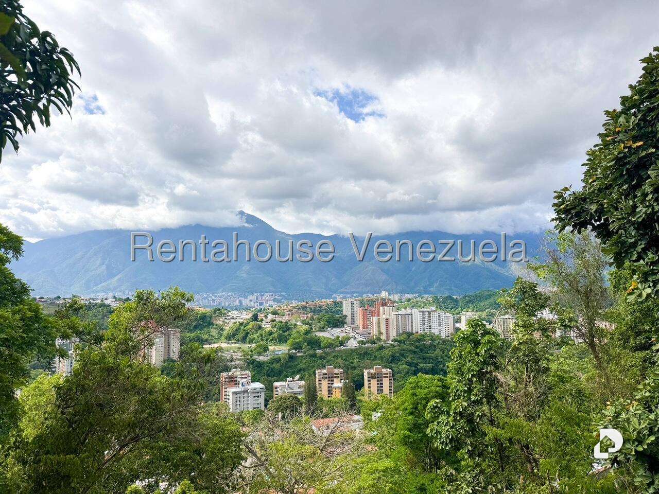 Casa en Cerro Verde, Caracas – 14