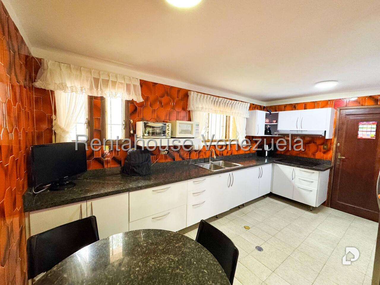 Casa en Cerro Verde, Caracas – 27