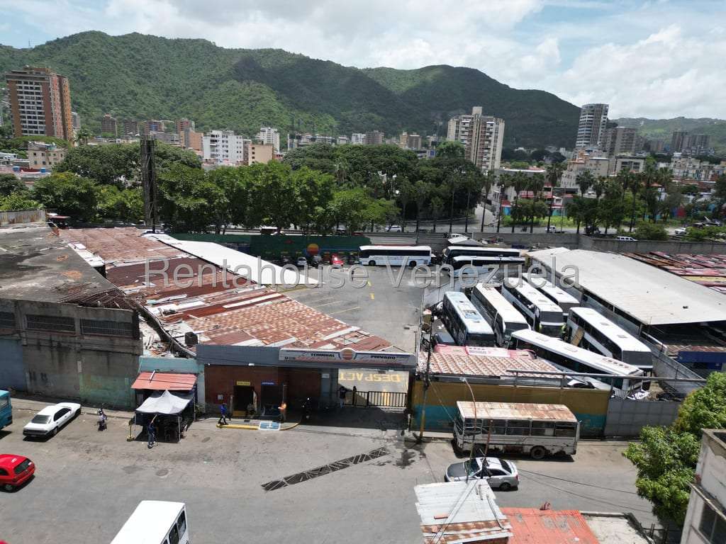 Galpón en San Martín, Caracas - 1