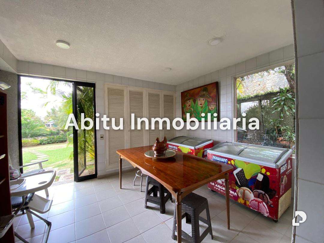 House in La Lagunita, Caracas – 24