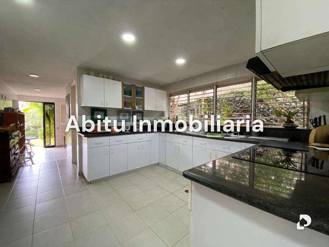 House in La Lagunita, Caracas – 21