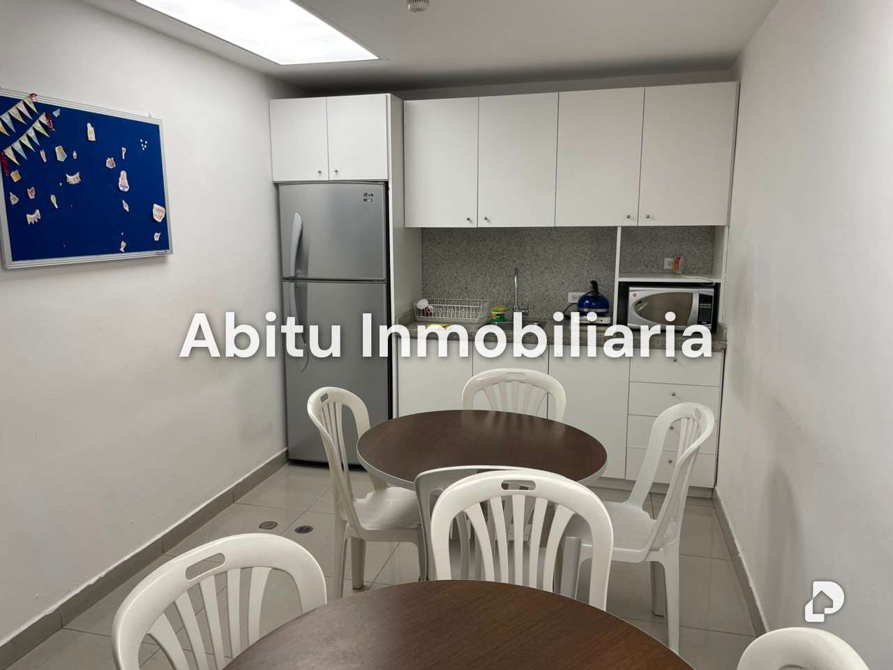 Office in Boleíta Norte, Caracas – 16