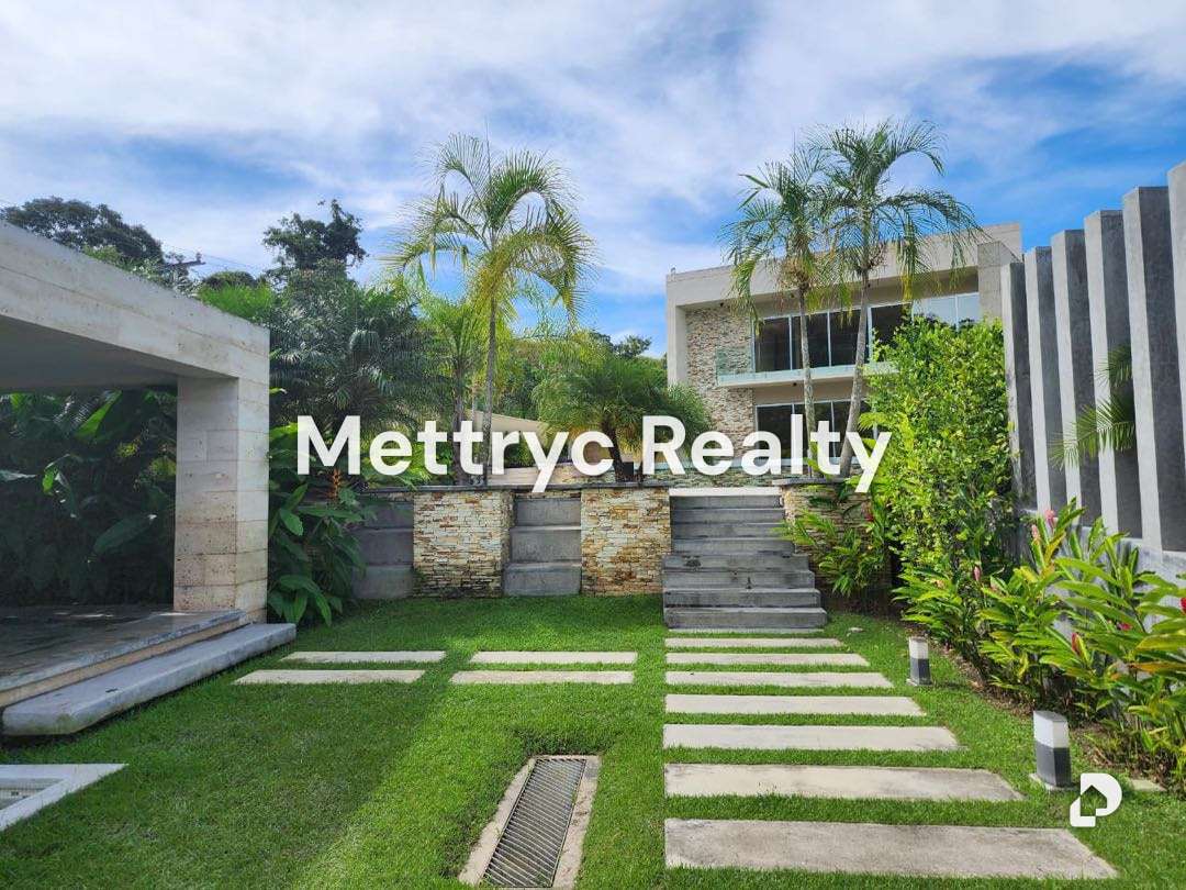 House in Guataparo Country Club, Valencia – 24