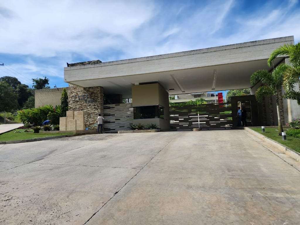 House in Guataparo Country Club, Valencia - 1