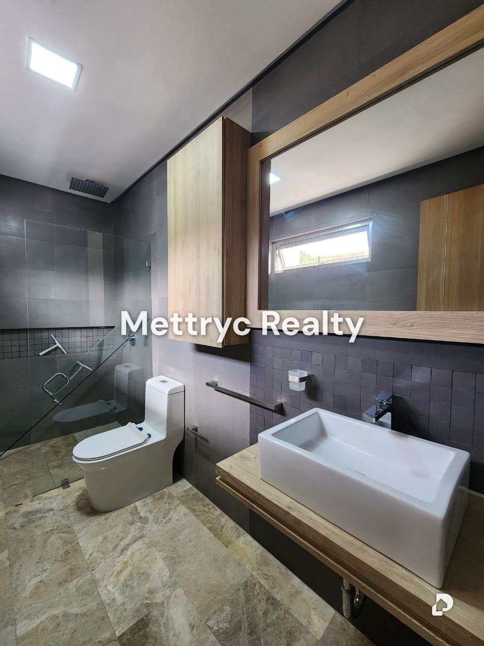 House in Guataparo Country Club, Valencia – 13