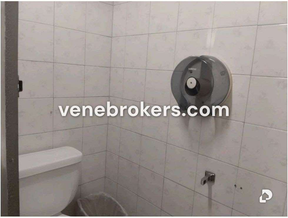 Local comercial en La Urbina, Caracas – 13