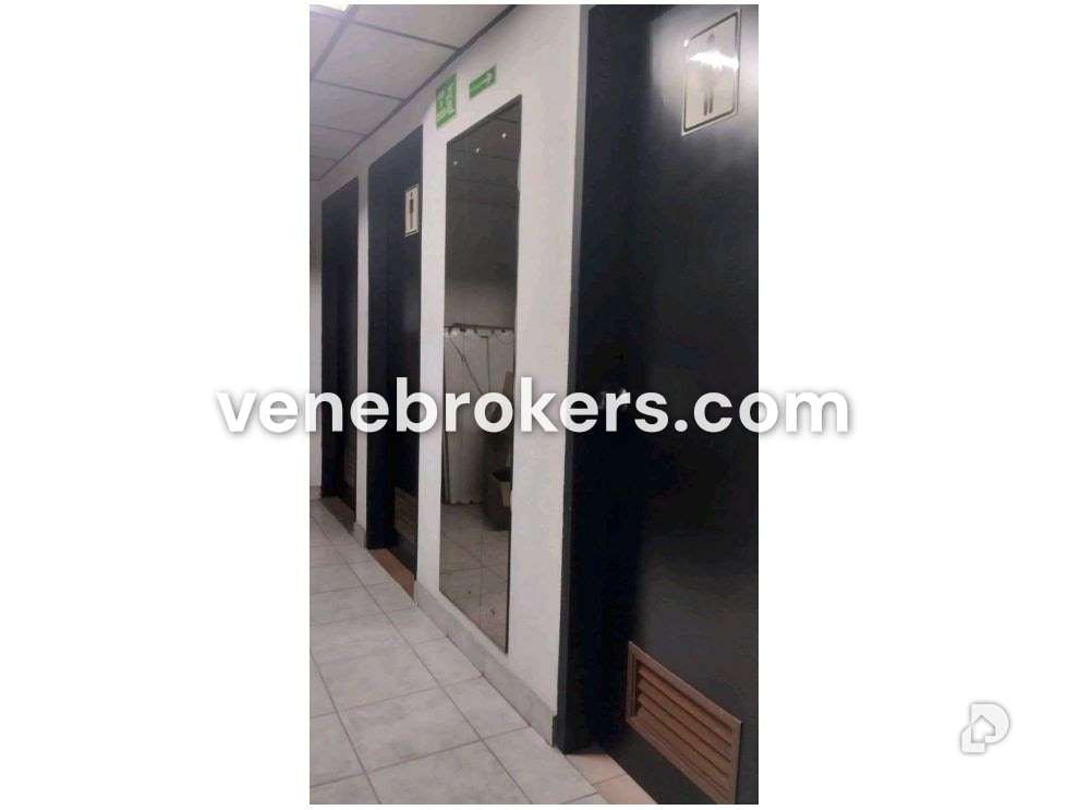 Local comercial en La Urbina, Caracas – 12