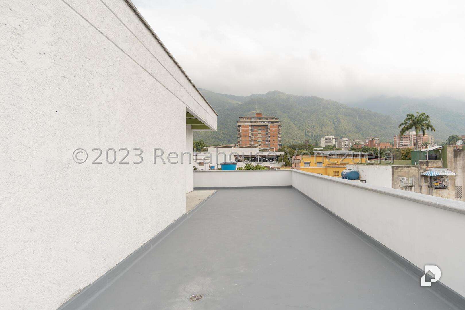 Local comercial en La Florida, Caracas – 8