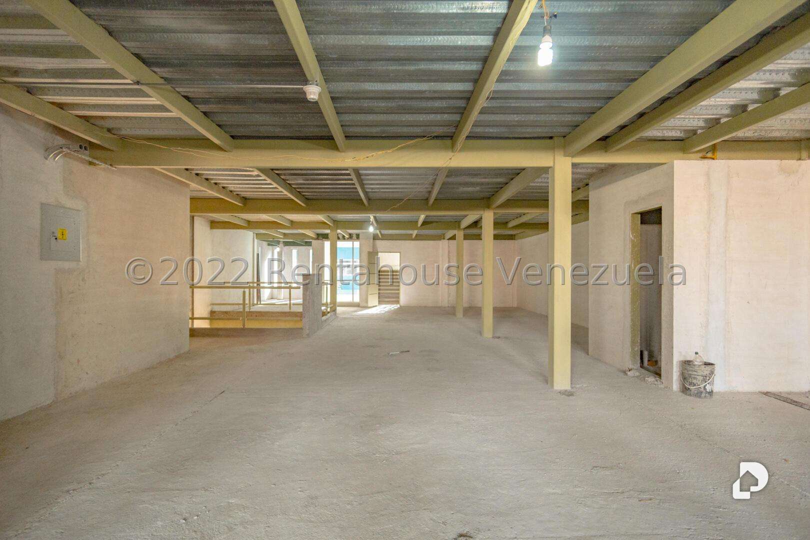 Local comercial en La Florida, Caracas – 12