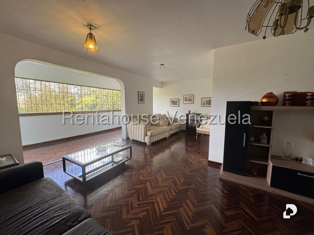 Apartamento en La Rosaleda, San Antonio de Los Altos – 1