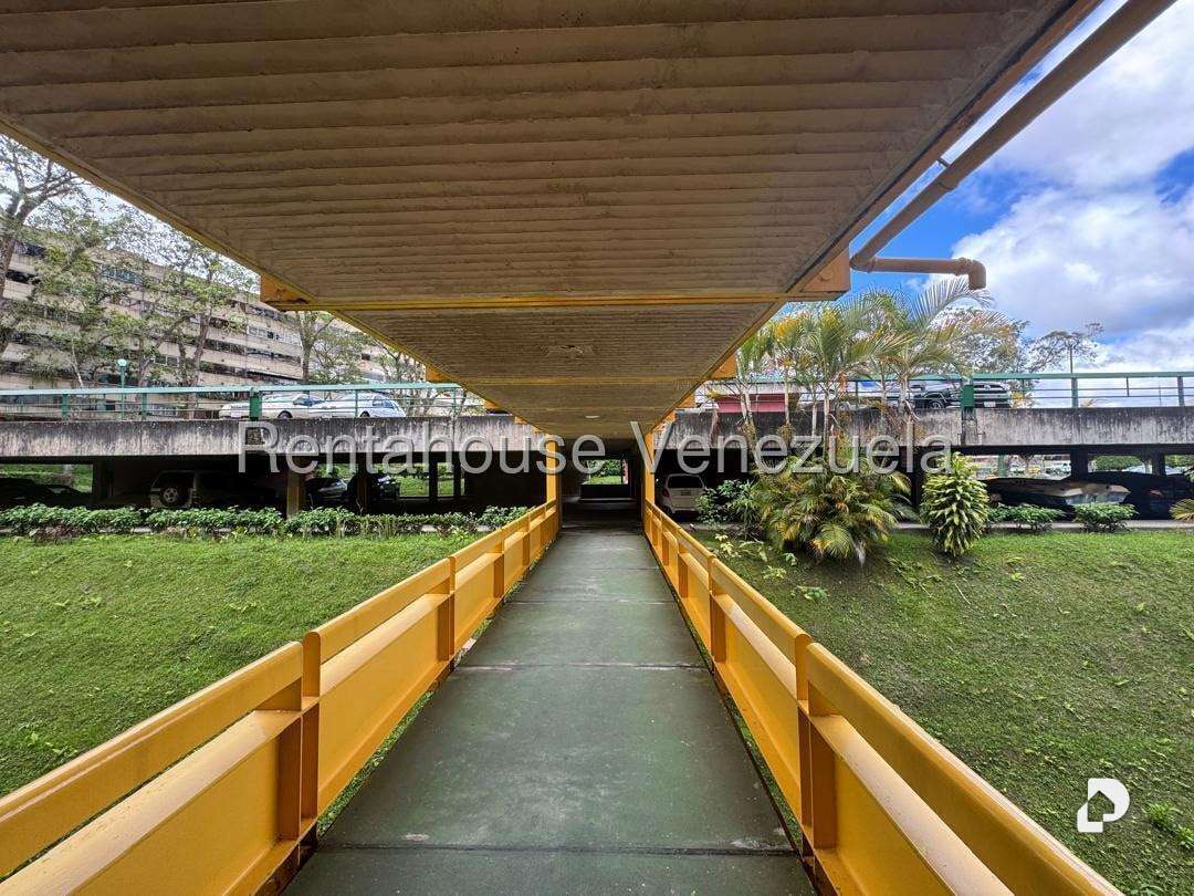 Apartamento en La Rosaleda, San Antonio de Los Altos – 13