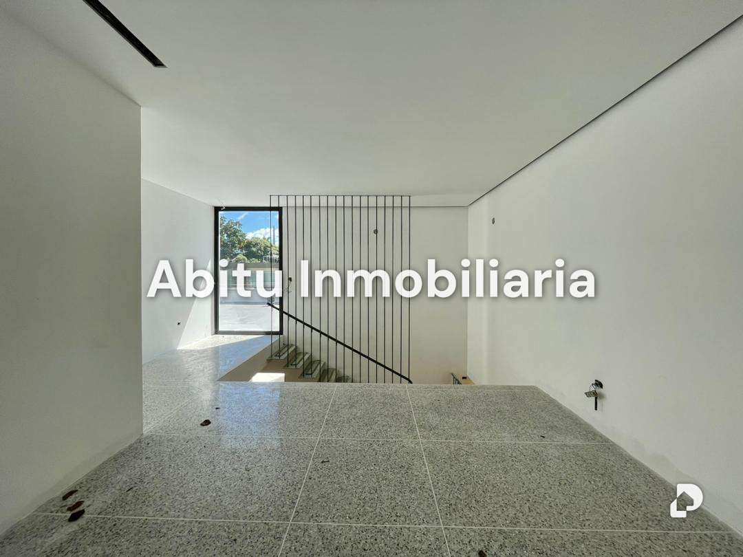 Casa en La Floresta, Caracas – 17