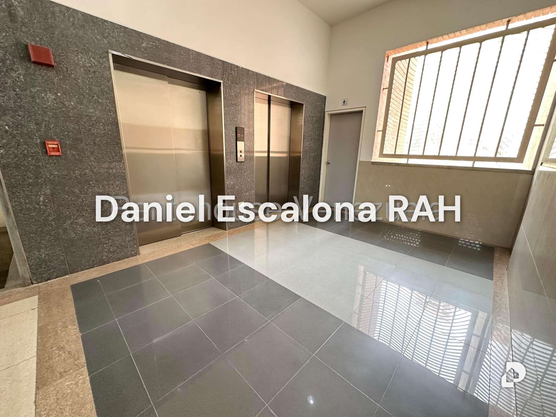 Oficina en Lomas del Sol, Caracas – 2