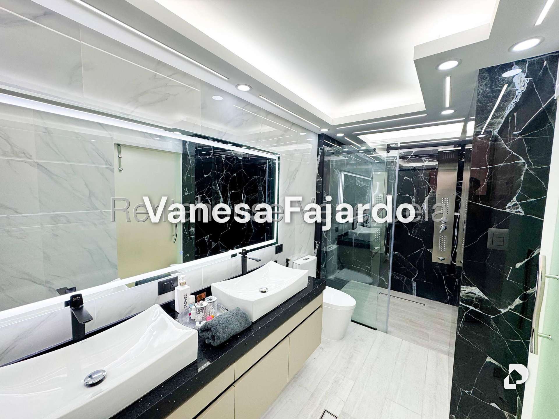 Apartamento en Las Mercedes, Caracas – 28