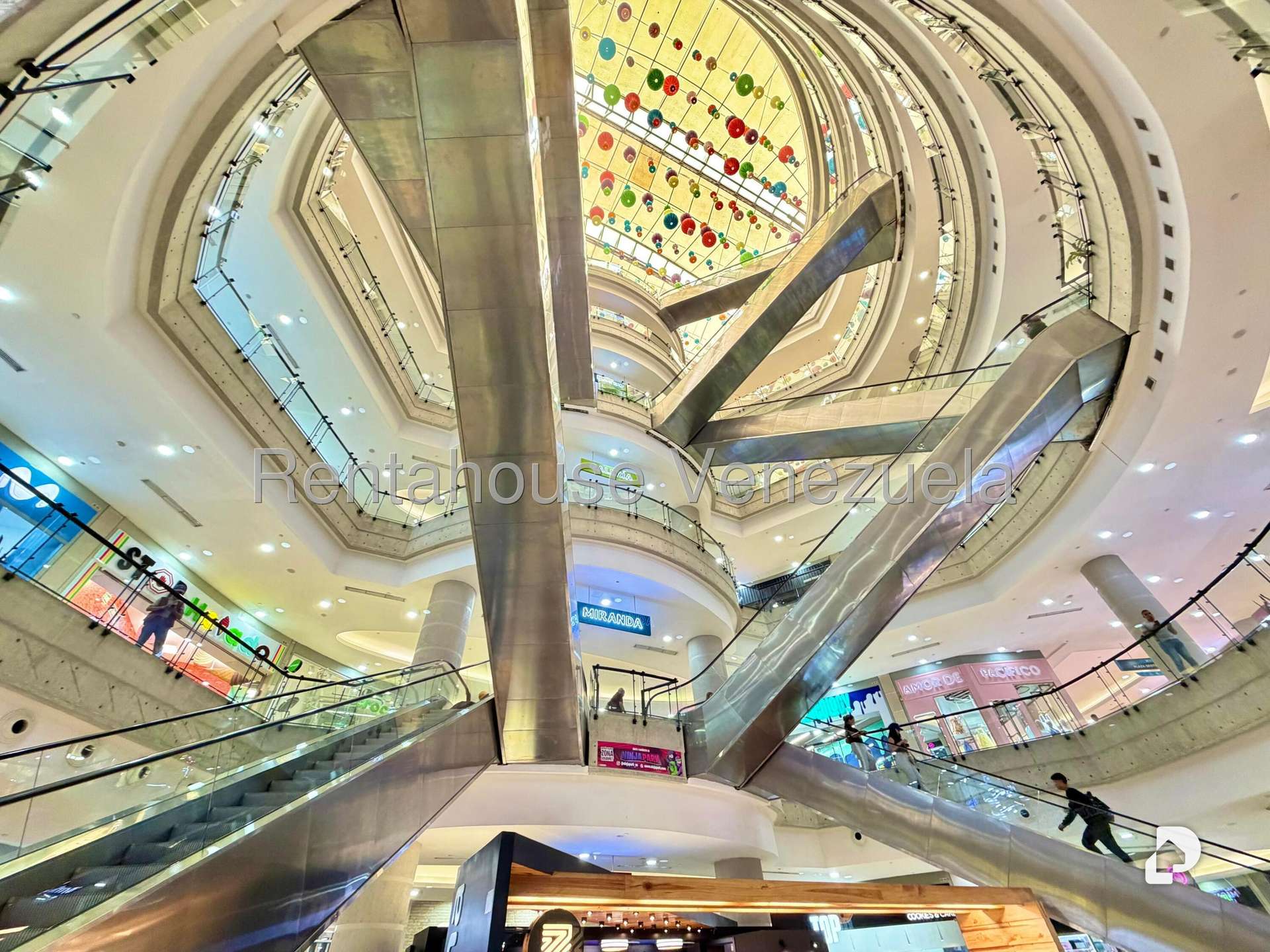 Local comercial en Parroquia La Candelaria, Caracas – 17