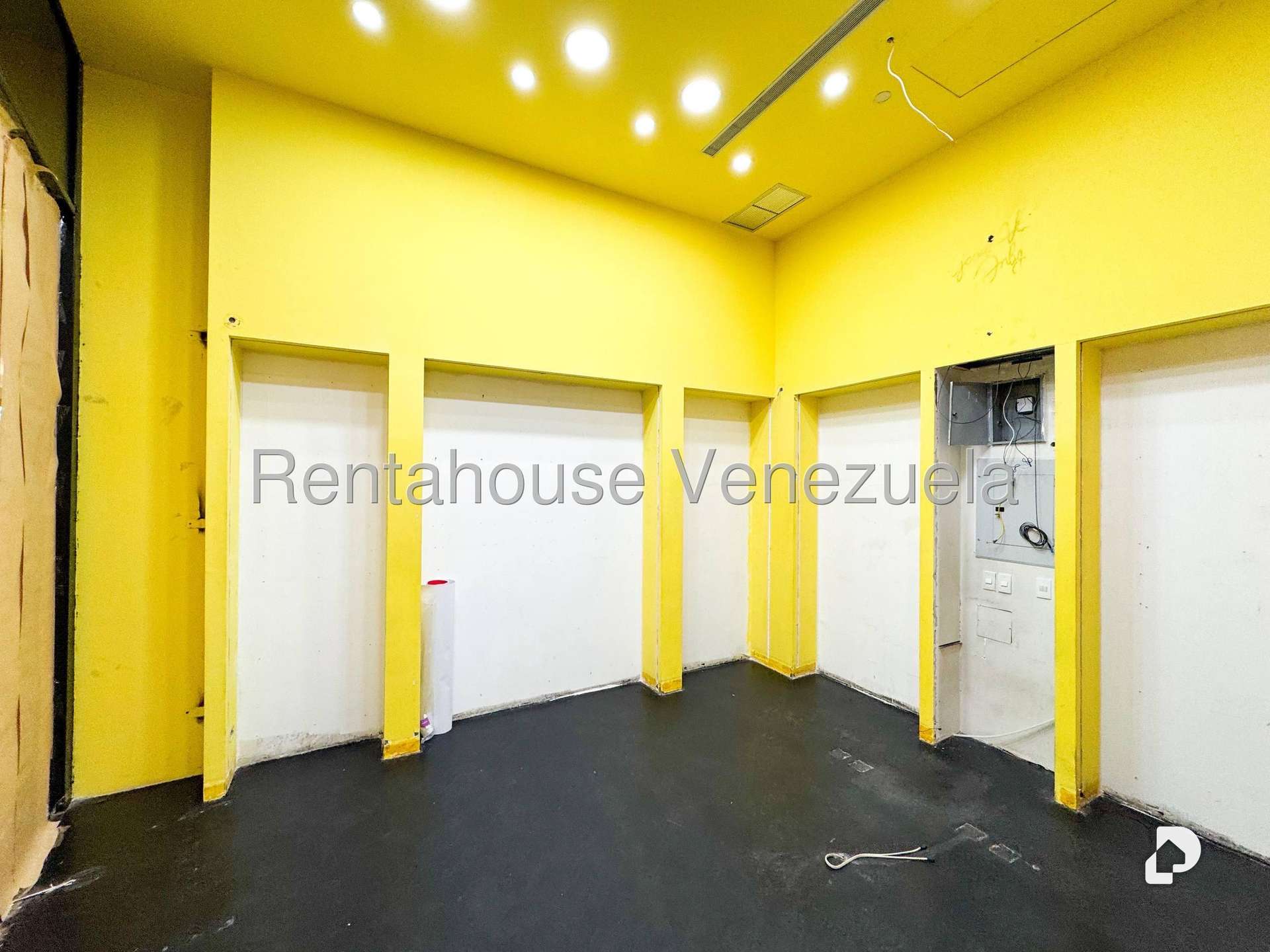 Local comercial en Parroquia La Candelaria, Caracas – 12