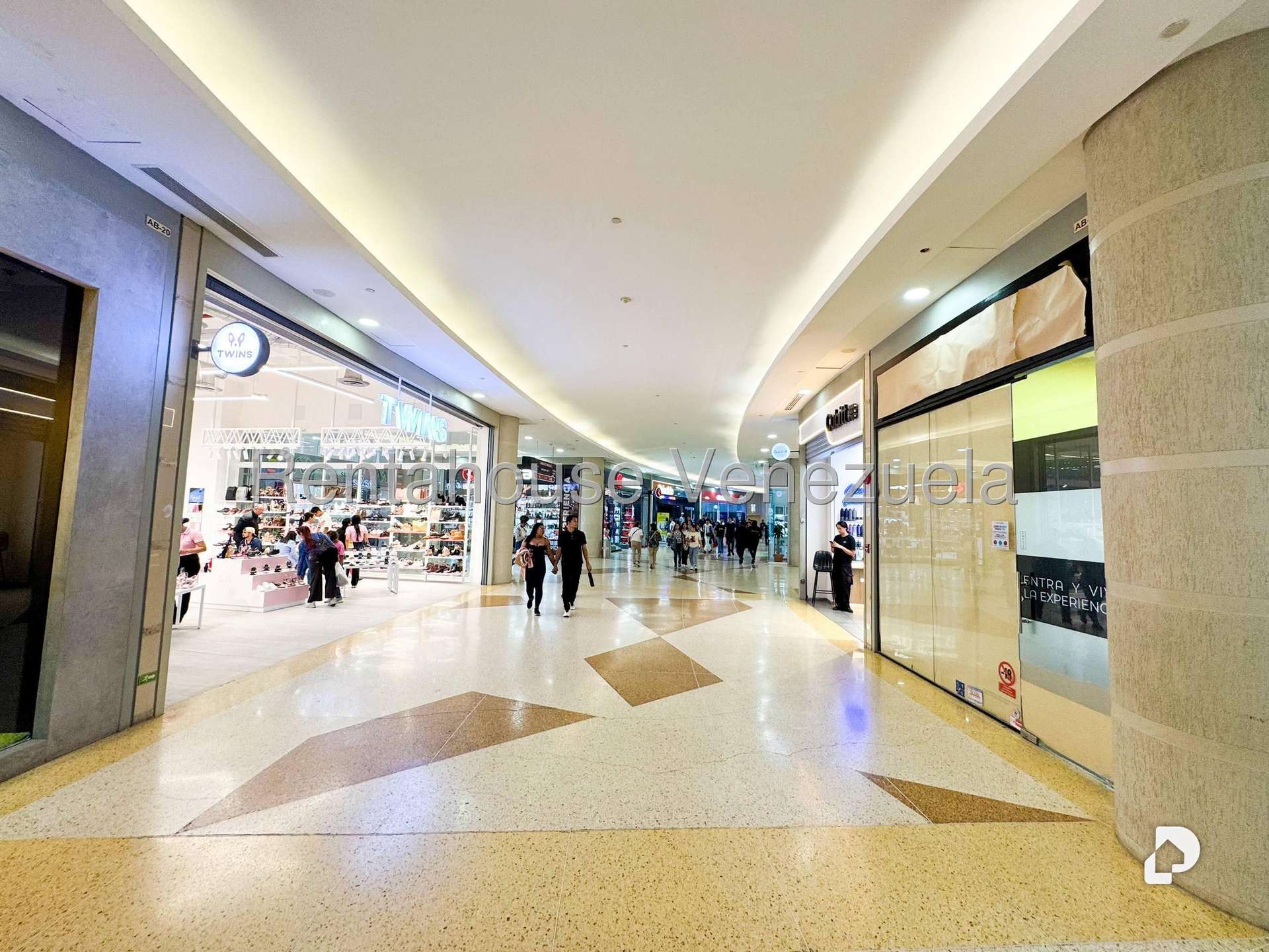 Local comercial en Parroquia La Candelaria, Caracas – 4