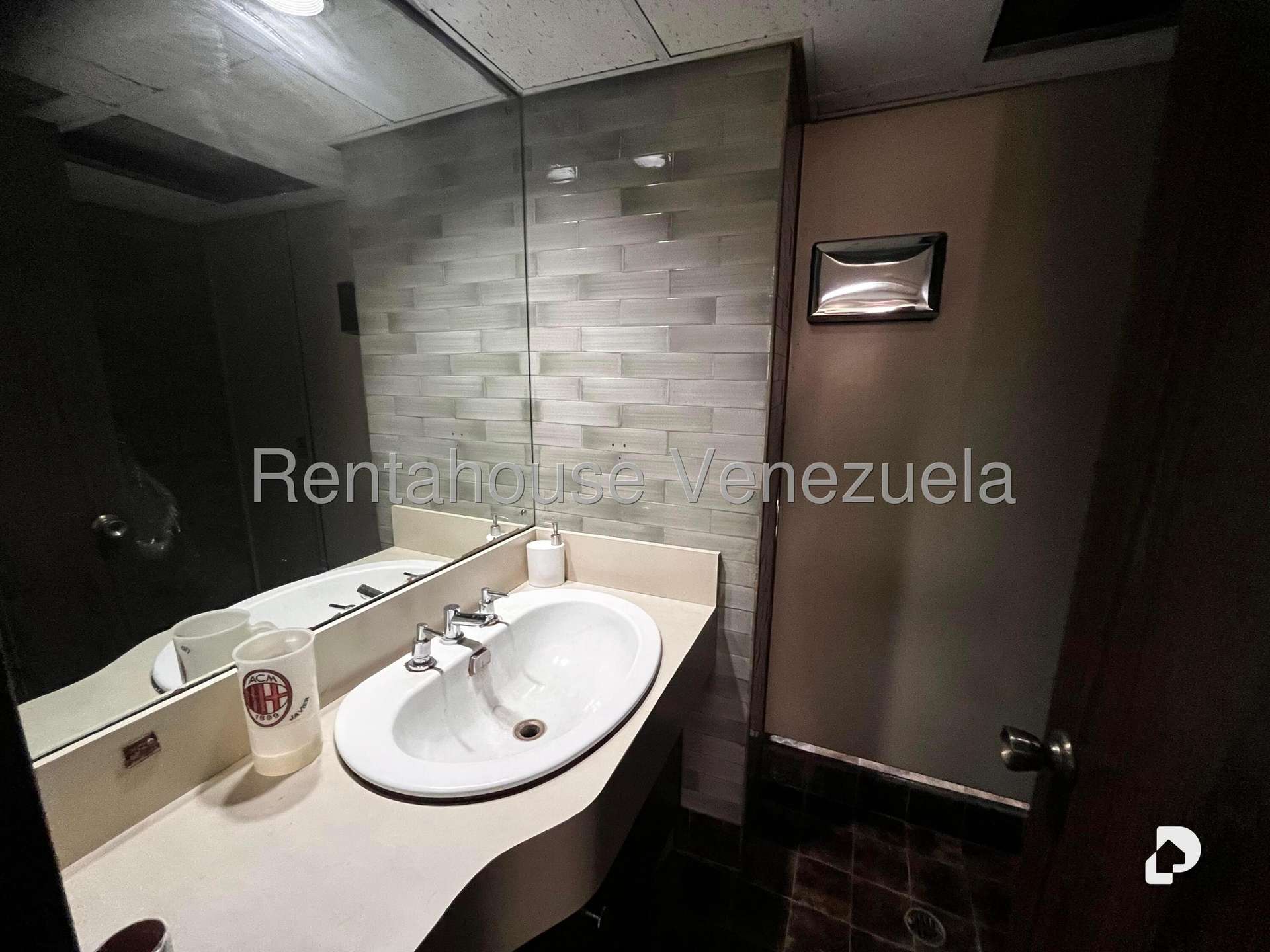 Local comercial en El Llanito, Caracas – 19