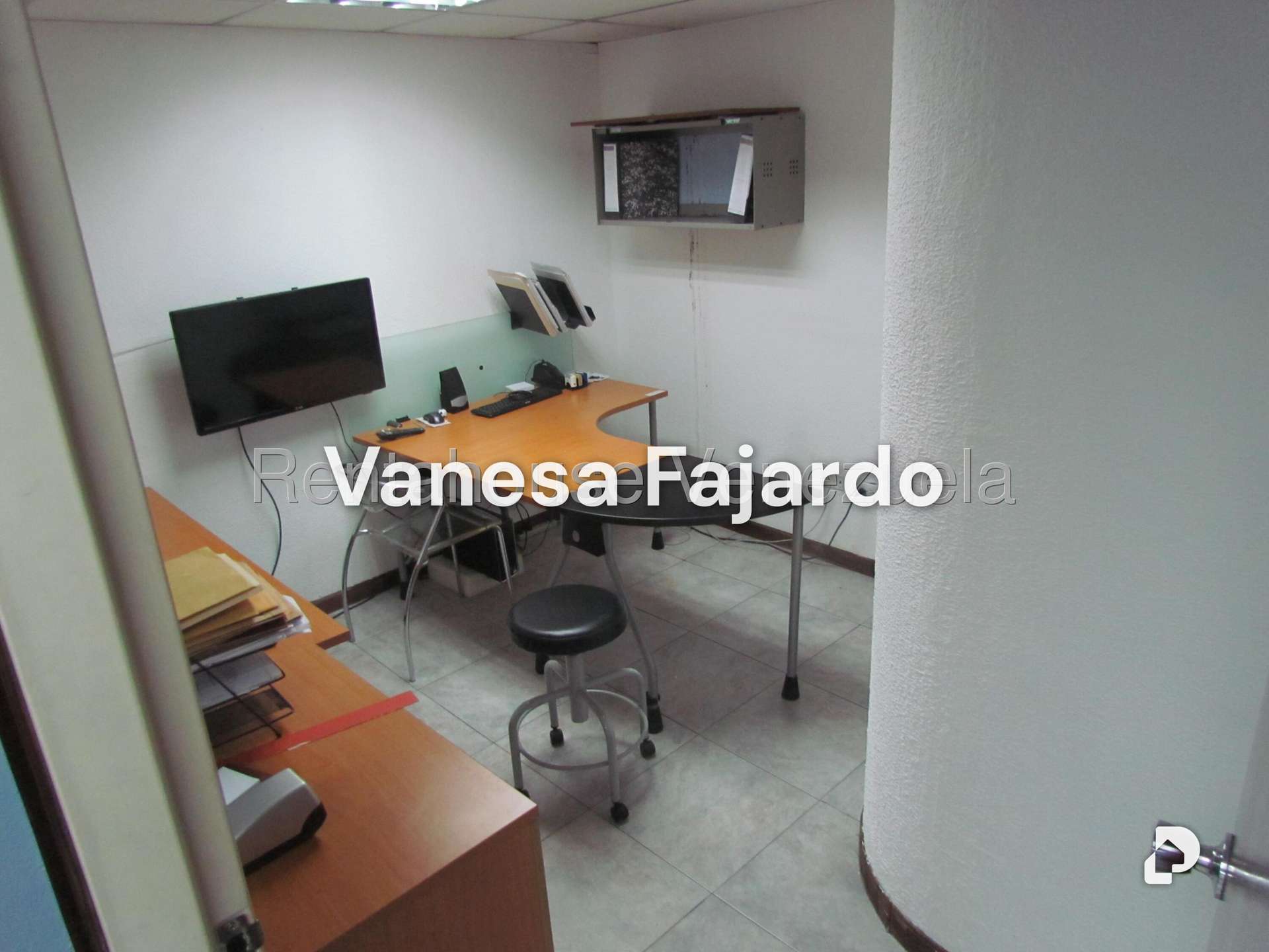 Local comercial en Los Dos Caminos, Caracas – 24