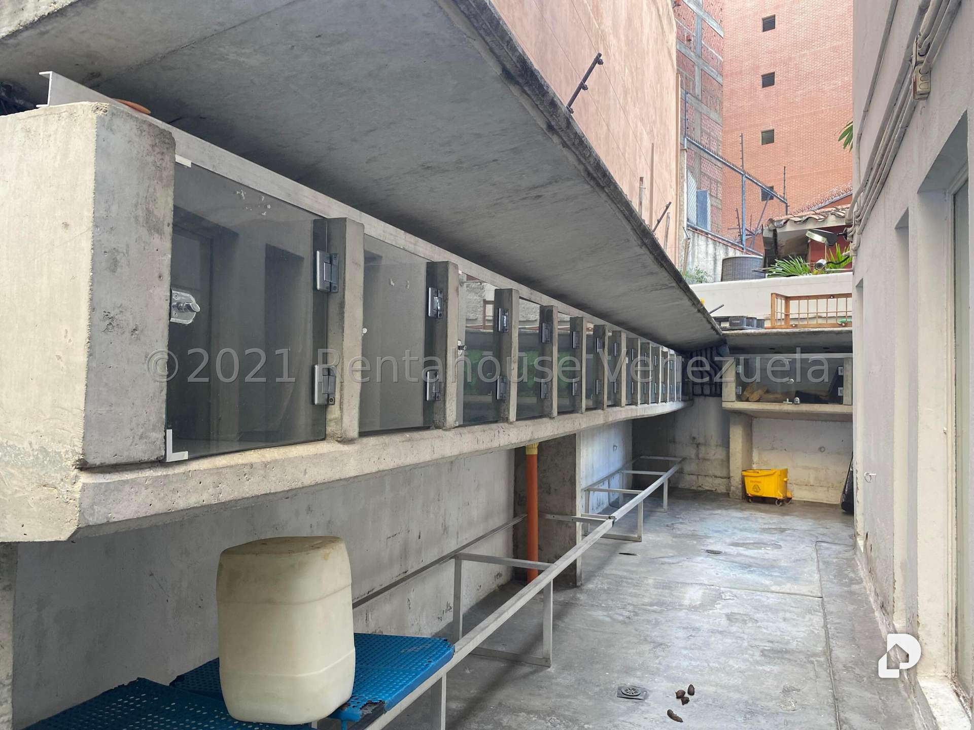 Local comercial en Las Mercedes, Caracas – 28