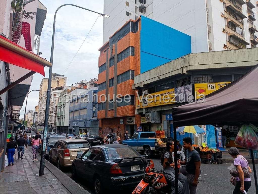 Edificio en La Candelaria, Caracas - 1