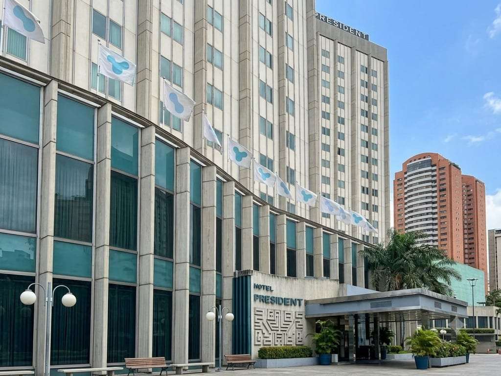 Edificio en Plaza Venezuela, Caracas