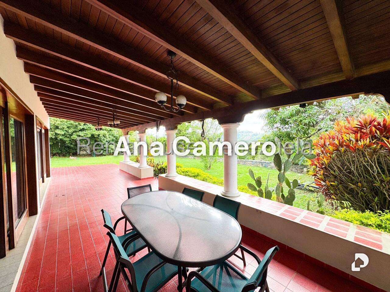 Casa en Cerro Verde, Caracas – 25