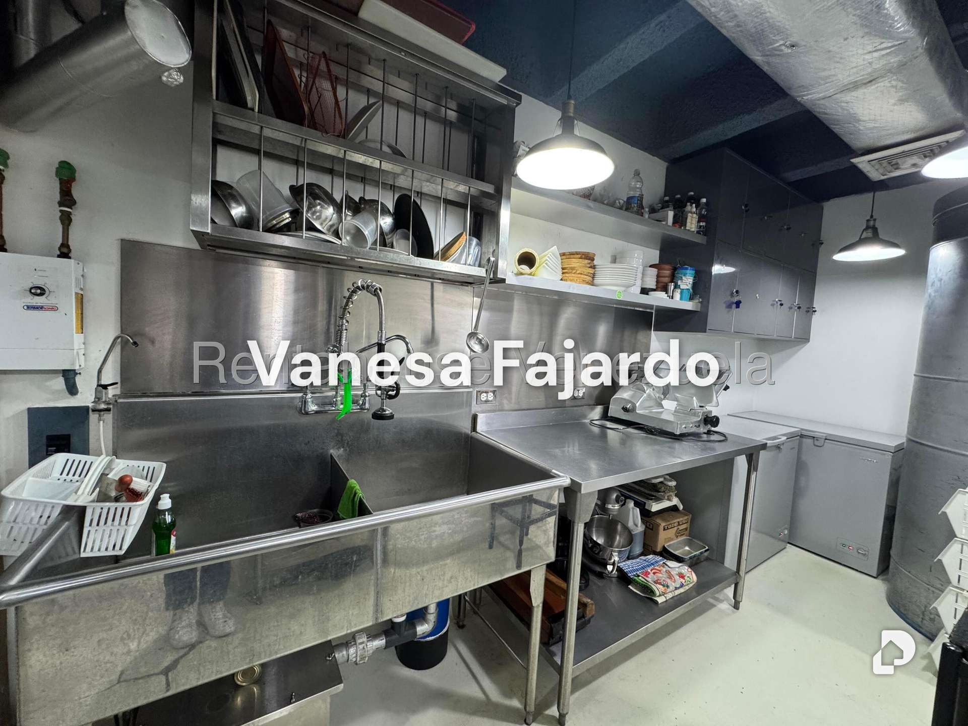 Local comercial en Santa Fe Norte, Caracas – 13